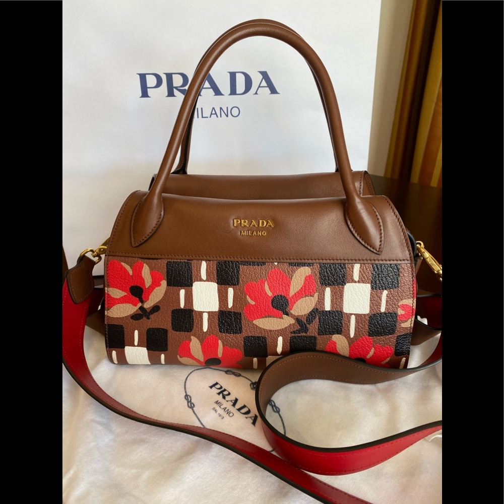 💥HOST PICK💥👜AUTHENTIC PRADA LEATHER HANDBAG 👜